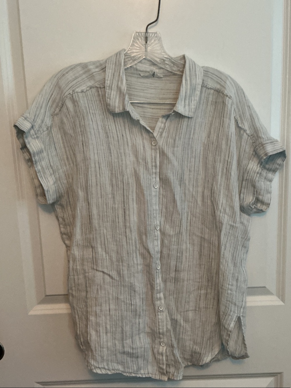 Splendid Light Gray Striped Short-Sleeve Button-Down Shirt